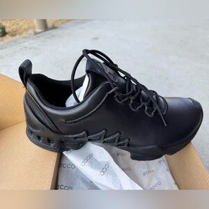 ECCO Men's Sleek Black Sneakers BIOM AEX model